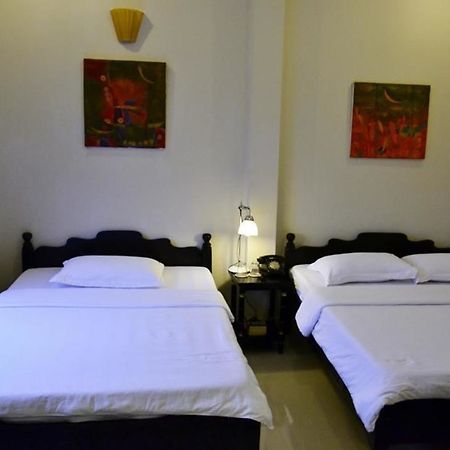 Hue Nino Hotel Exterior photo